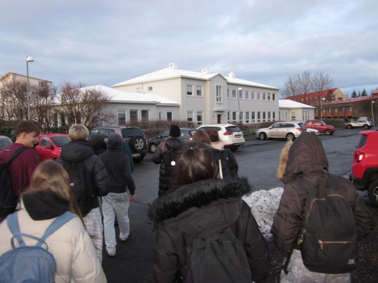 Nemendur arka af stað með jólakortin